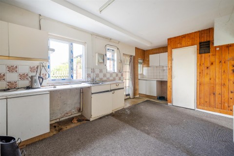 Click the photo for more details of Main Road, Shutlanger, NN12