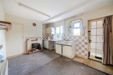 Click the photo for more details of Main Road, Shutlanger, NN12