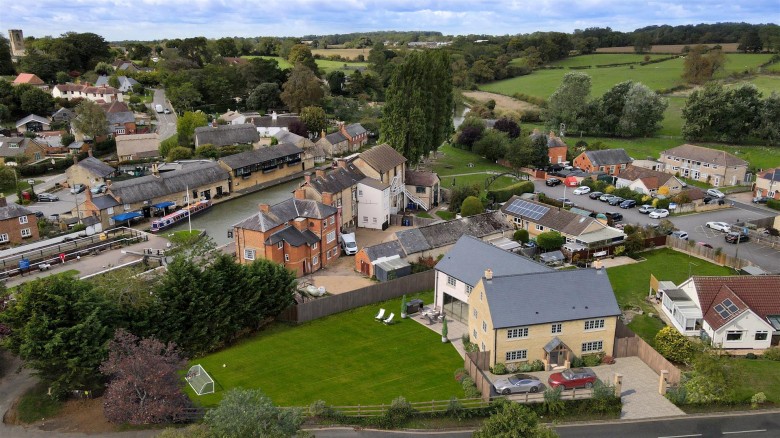 Click the photo for more details of Bridge Road, Stoke Bruerne, NN12