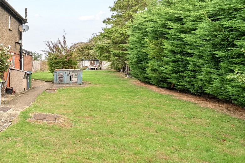 Click the photo for more details of Main Road, Shutlanger, NN12