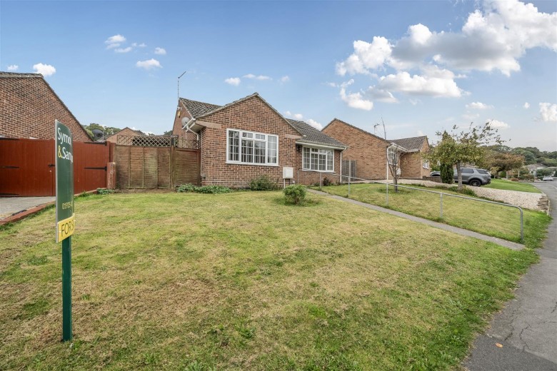 Click the photo for more details of Lime Tree Avenue, Yeovil