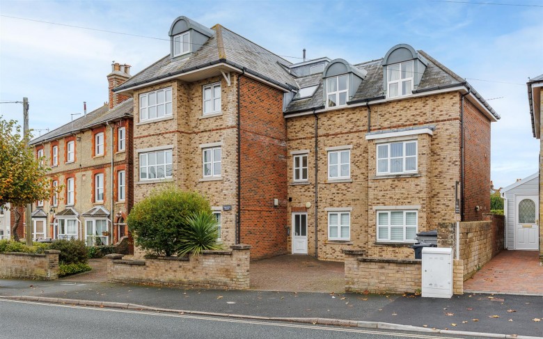 Click the photo for more details of Cowes, Isle of Wight