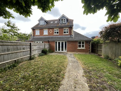 Click the photo for more details of Jubilee Gardens, Wantage, Oxfordshire, OX12