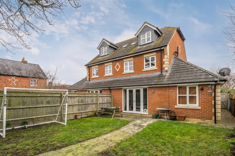 Click the photo for more details of Jubilee Gardens, Wantage