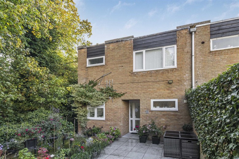 Click the photo for more details of Greenlands, Cambridge