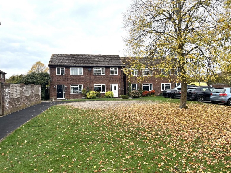 Click the photo for more details of Peregrine Way, Grove, Wantage