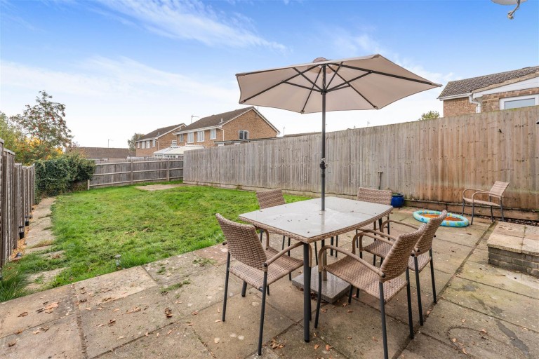 Images for Kingfisher Drive, Banbury - with garage in a block