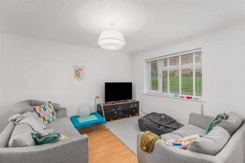 Click the photo for more details of Kingfisher Drive, Banbury