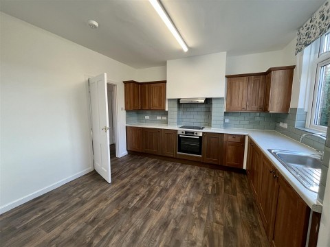 Click the photo for more details of Hedge End, Blandford Forum