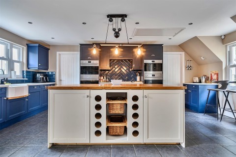 Click the photo for more details of Bellaire, Barnstaple