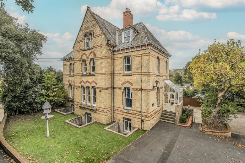 Click the photo for more details of Bellaire, Barnstaple