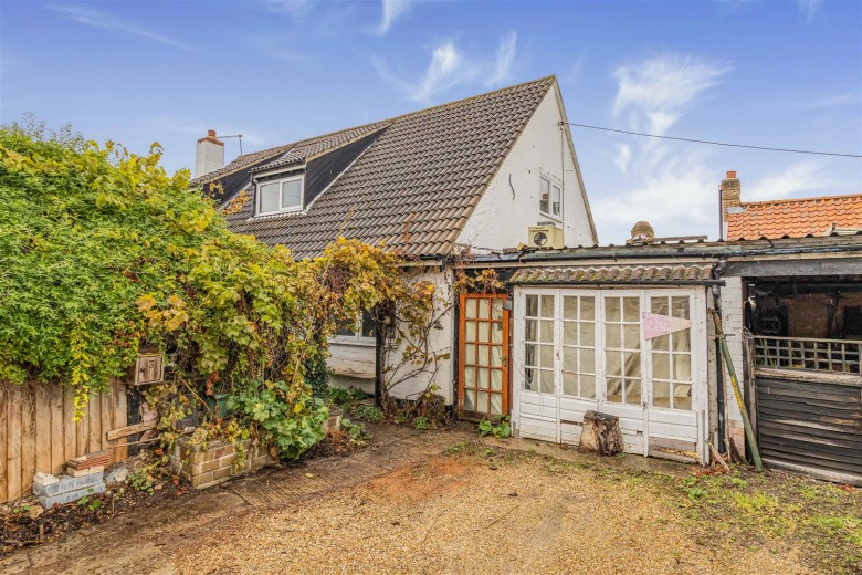 Click the photo for more details of Pantile Lane, Burwell
