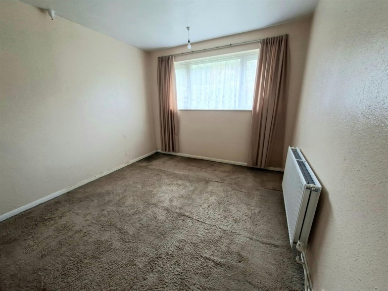 Images for Greenview Drive, Northampton, NN2