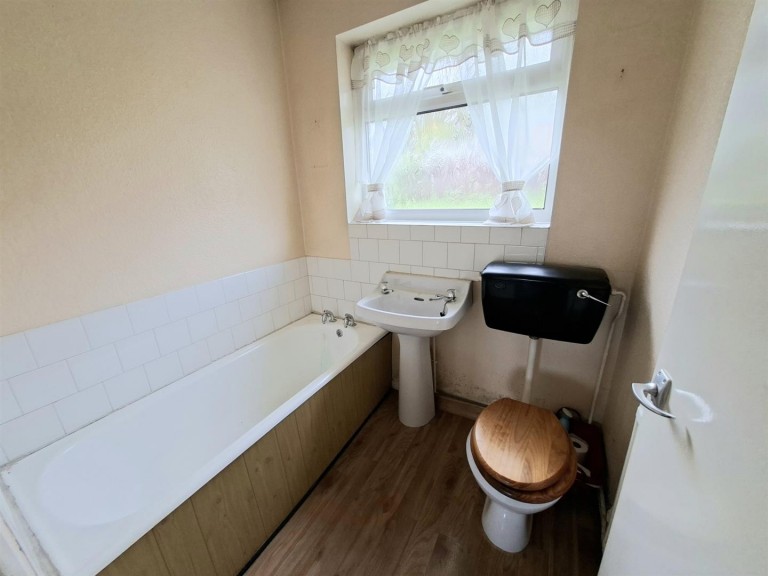 Images for Greenview Drive, Northampton, NN2