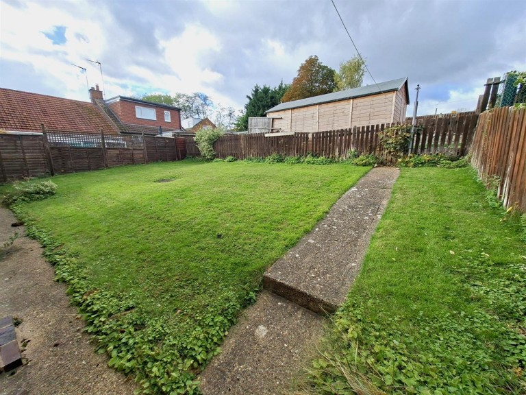 Images for Greenview Drive, Northampton, NN2