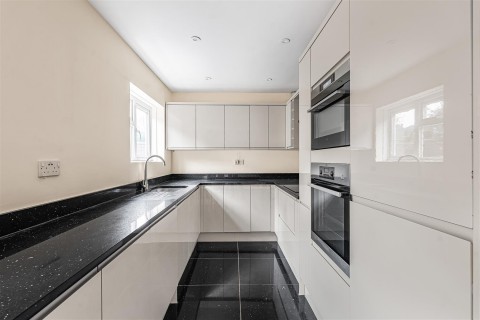 Click the photo for more details of Greenway, Braunston, NN11