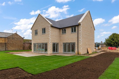 Click the photo for more details of Main Road, Barleythorpe, Rutland