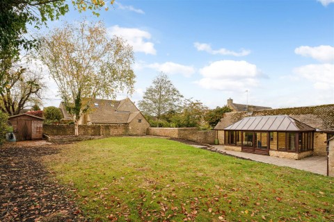 Click the photo for more details of Ascott-Under-Wychwood, Oxfordshire