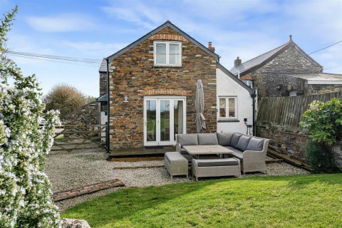 Click the photo for more details of Engollan, St Eval