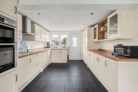 Click the photo for more details of West End, Haddenham