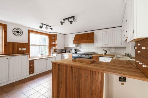 Click the photo for more details of Hillrow, Haddenham