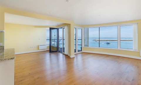 Click the photo for more details of Cowes, Isle of Wight