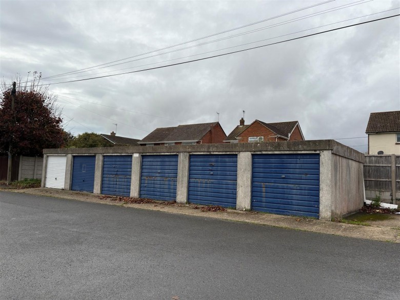 Click the photo for more details of Drax Avenue, Wareham