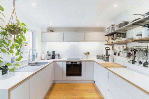 Click the photo for more details of School House Gardens, Loddiswell