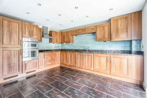 Click the photo for more details of Farnborough Drive, Daventry, NN11