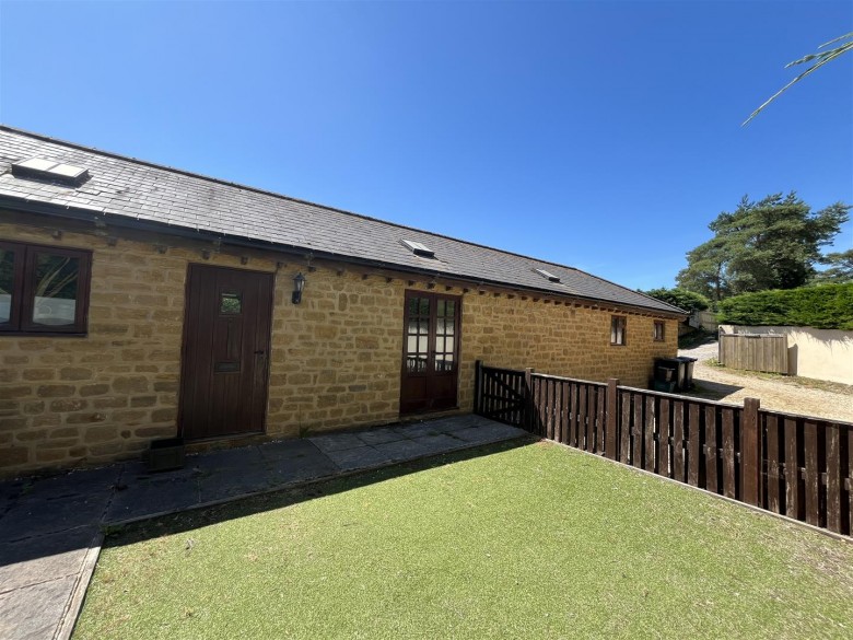 Click the photo for more details of Honeycombe Farm, Broadwindsor, Beaminster