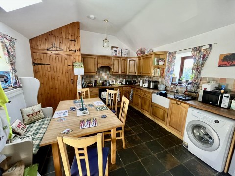 Click the photo for more details of Honeycombe Farm, Broadwindsor, Beaminster