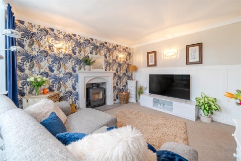 Click the photo for more details of Stratford Road, Roade, NN7