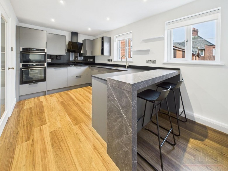 Click the photo for more details of Carisbrooke Court, Stoneygate, Leicester