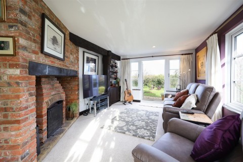 Click the photo for more details of Wellow, Isle of Wight