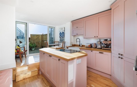 Click the photo for more details of Cowes, Isle of Wight