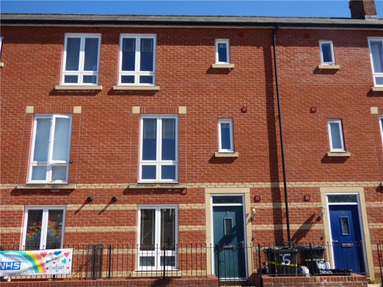 Click the photo for more details of Summer House Terrace, Yeovil, Somerset