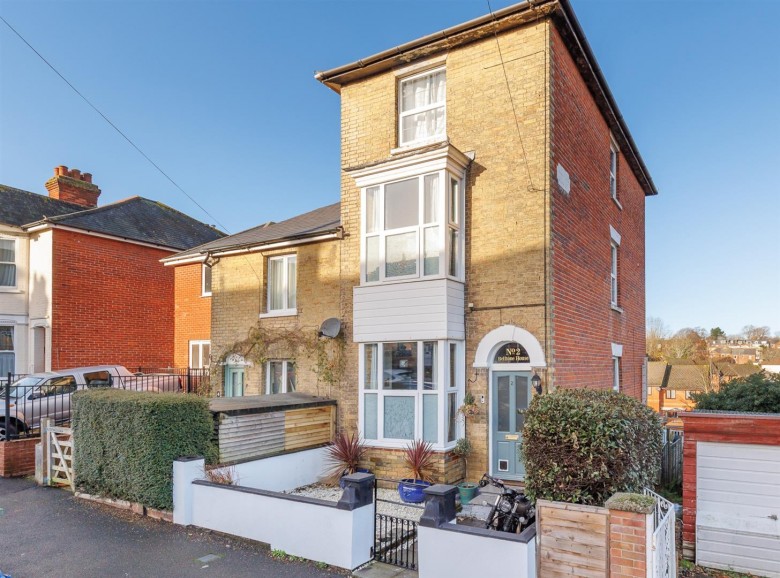 Click the photo for more details of Cowes, Isle of Wight