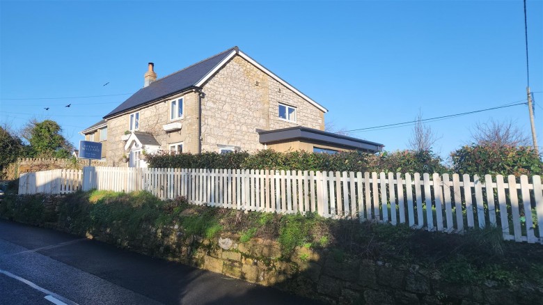 Click the photo for more details of Newbridge, Isle Of Wight