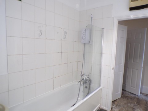 Click the photo for more details of Avenue Road, Torquay