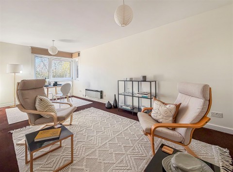 Click the photo for more details of Beaulands Close, Cambridge