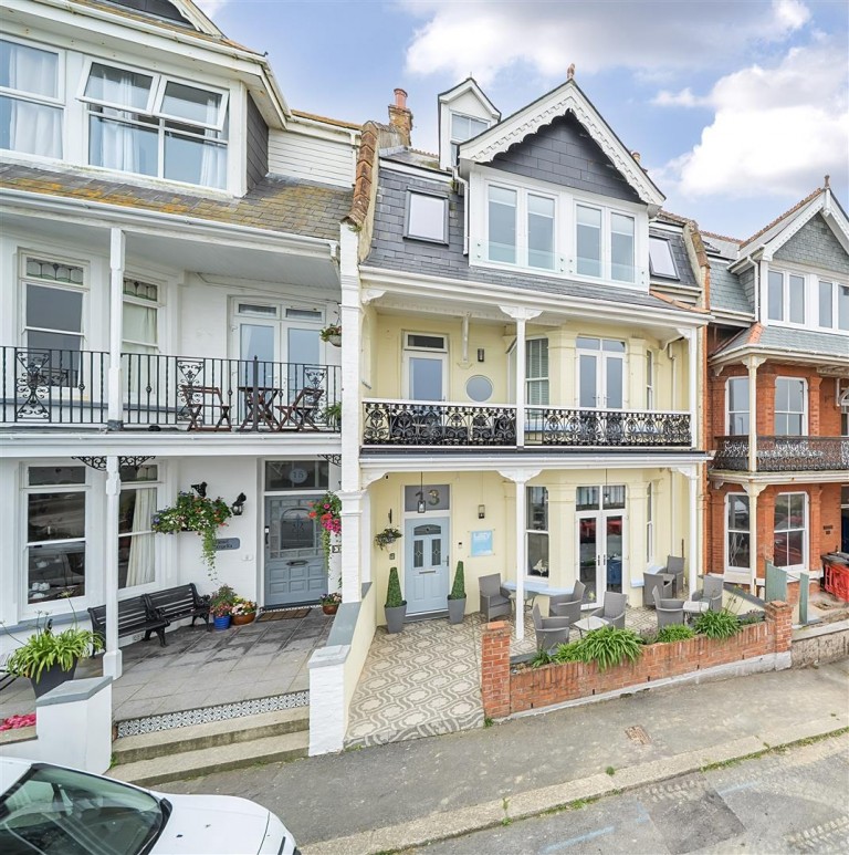 Images for Lazy Waves, Island Crescent, Newquay