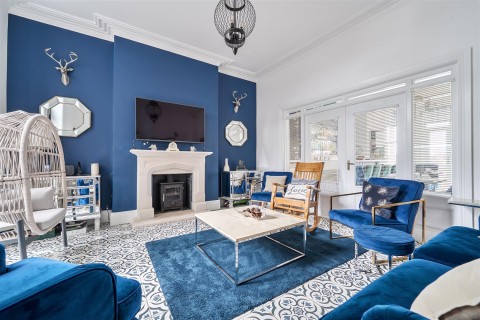 Click the photo for more details of Lazy Waves, Island Crescent, Newquay