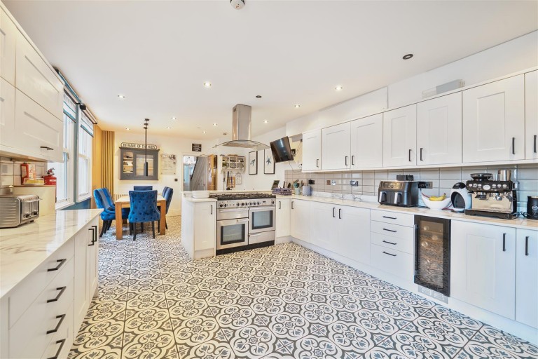 Images for Lazy Waves, Island Crescent, Newquay