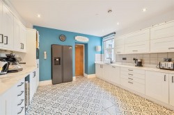 Images for Lazy Waves, Island Crescent, Newquay