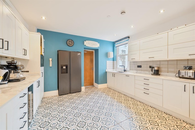 Images for Lazy Waves, Island Crescent, Newquay