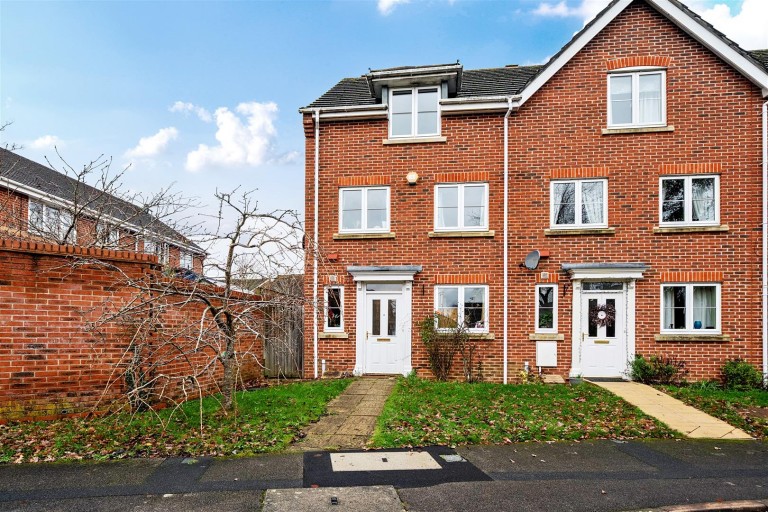 Images for Rayner Drive, Arborfield, Reading