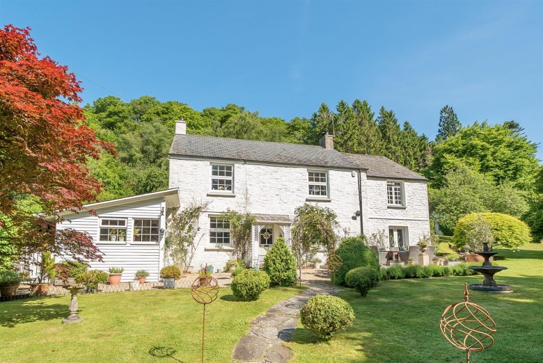 Click the photo for more details of Sydenham, Lewdown, West Devon