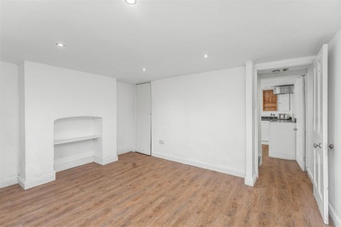 Click the photo for more details of Broughton Road, Banbury