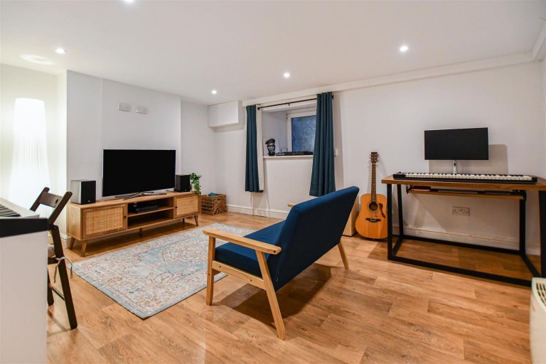 Images for Mill Hill, Newmarket