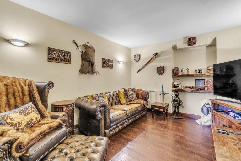 Images for 98A High Street, Honiton